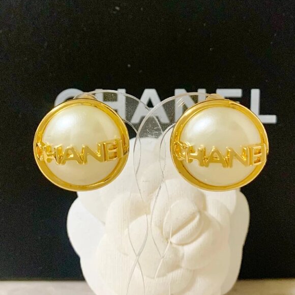 CHANEL Logos Pearl Clip-On Earrings Gold Tone 95A Auth